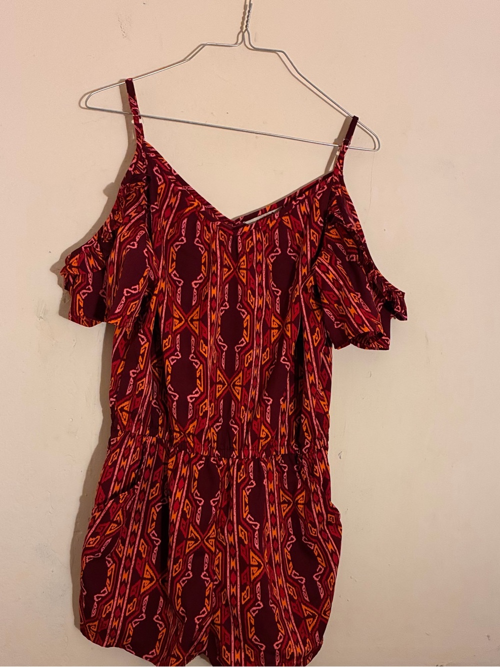 Arizona Jean Company Burgundy & Orange Geometric Cold-Shoulder Romper